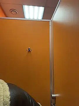 MilaBee online show from April 2026 11:31:02 AM