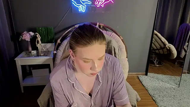 Jes Solar online show from July 2026 02:41:02 PM