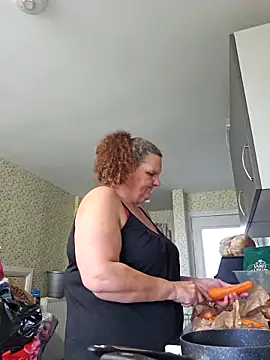 MissQueenBeex online show from November 2025 01:09:02 PM