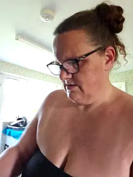 MissQueenBeex online show from May 2026 03:49:02 PM