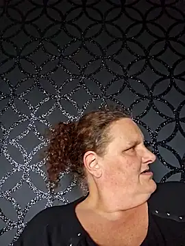 MissQueenBeex online show from May 2026 01:27:02 PM