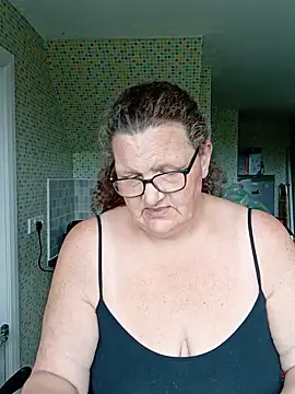 MissQueenBeex online show from May 2026 02:36:02 PM