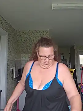 MissQueenBeex online show from May 2026 09:49:01 AM