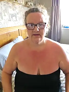MissQueenBeex online show from May 2026 08:08:02 AM
