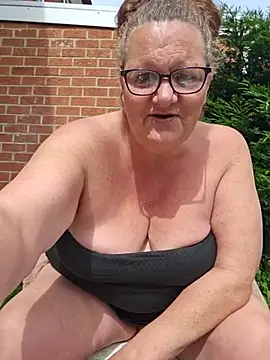 MissQueenBeex online show from May 2026 02:25:01 PM