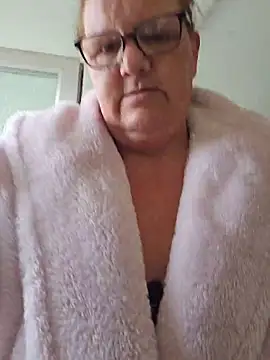 MissQueenBeex online show from June 2026 07:25:02 AM