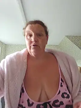 MissQueenBeex online show from June 2026 08:29:01 AM