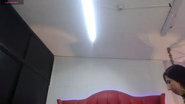 nei girl online show from April 2026 11:49:01 AM