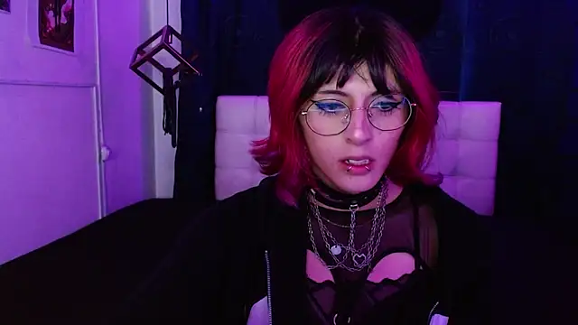 Snapshot of goth_minerva chatting on October 2025 01:23:01 PM goth minerva online show from October 2025 01:23:01 PM