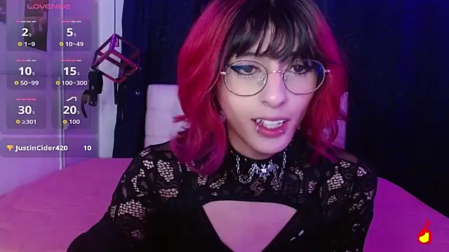 Snapshot of goth_minerva chatting on October 2025 01:45:02 PM goth minerva online show from October 2025 01:45:02 PM