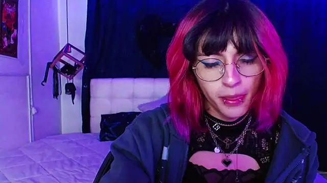 Snapshot of goth_minerva chatting on November 2025 01:23:01 PM goth minerva online show from November 2025 01:23:01 PM