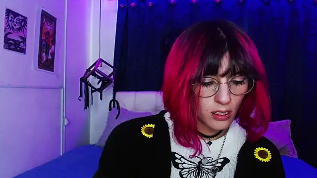 Snapshot of goth_minerva chatting on November 2025 01:31:01 PM goth minerva online show from November 2025 01:31:01 PM