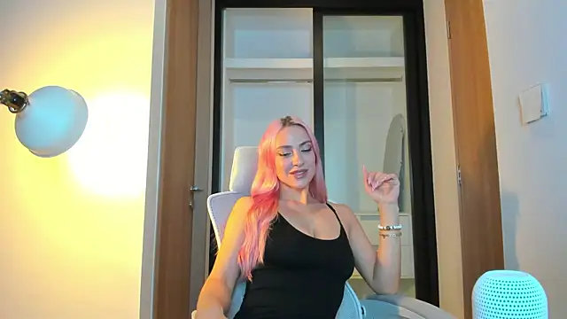  Miss Valentina  online show from November 2025 01:47:02 PM