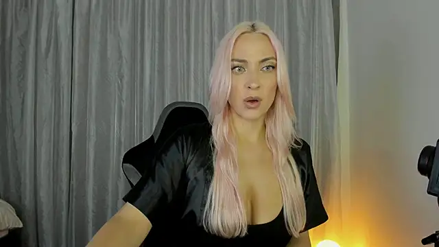  Miss Valentina  online show from April 2026 04:52:01 PM