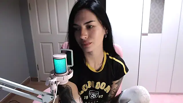 pixielustt online show from November 2025 05:01:02 PM