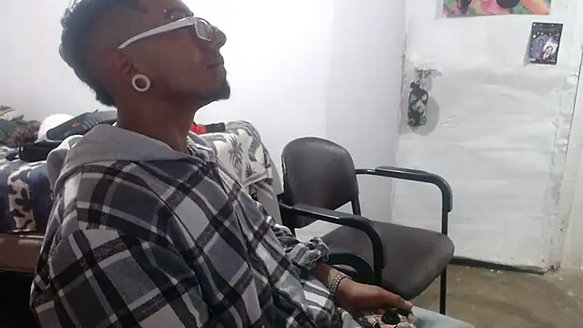 Snapshot of Cobra__Egipcia chatting on October 2025 12:33:02 AM Cobra Egipcia online show from October 2025 12:33:02 AM