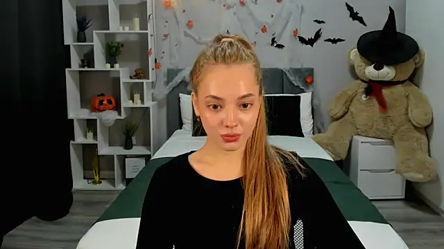 MelanieAlves online show from November 2025 06:08:02 PM