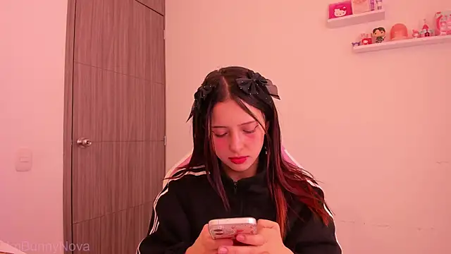 ImBunnyNova online show from June 2026 04:31:02 PM