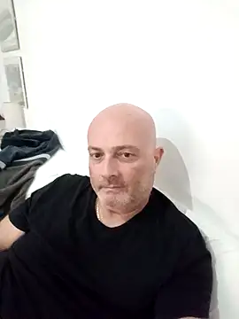 Alexis Bull online show from October 2025 01:07:01 PM