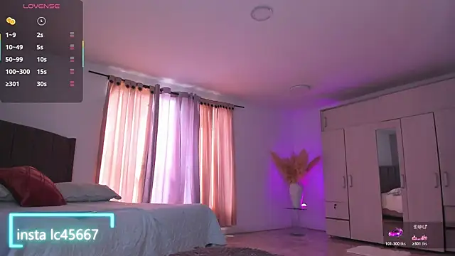 Snapshot of emily_bennett chatting on June 2026 08:44:01 PM emily bennett online show from June 2026 08:44:01 PM