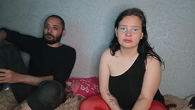 SweetPiggyx online show from April 2026 05:43:01 PM