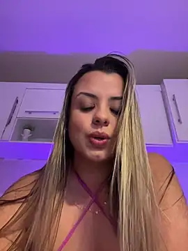 Snapshot of Patyyyy chatting on May 2026 01:36:02 AM Patyyyy online show from May 2026 01:36:02 AM