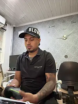 PapiStan online show from October 2025 02:18:02 PM