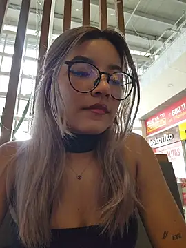 Pretty roxxyy online show from December 2025 01:29:02 PM