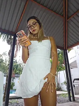 Pretty roxxyy online show from March 2026 11:24:01 AM