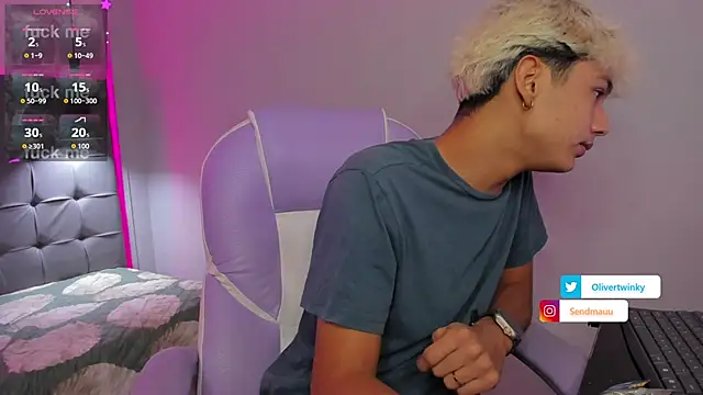 OliverTwinky online show from November 2025 05:08:02 AM