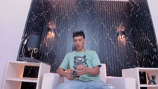 Matt Ruso online show from November 2025 03:39:02 AM