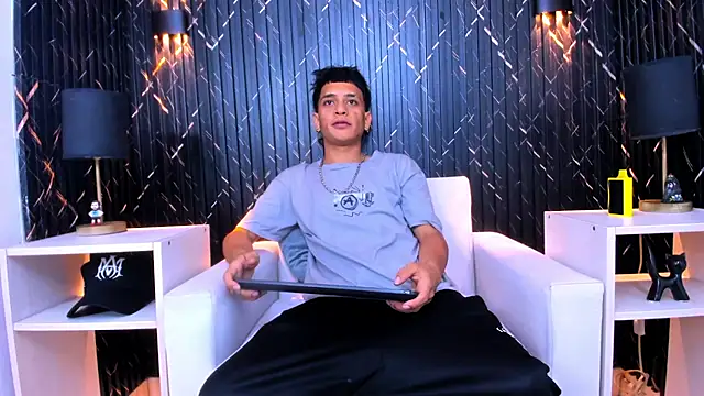 Matt Ruso online show from November 2025 03:31:02 AM