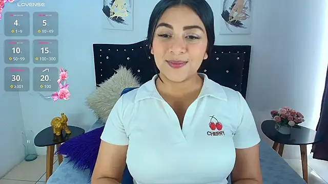 Ariana F W online show from November 2025 01:33:02 PM