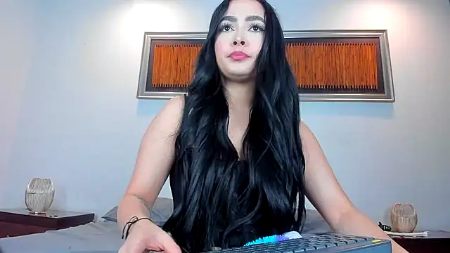 Snapshot of Bella__hamilton chatting on June 2026 01:51:02 AM Bella hamilton online show from June 2026 01:51:02 AM