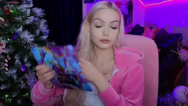 LinaLirian online show from January 2026 01:39:01 PM