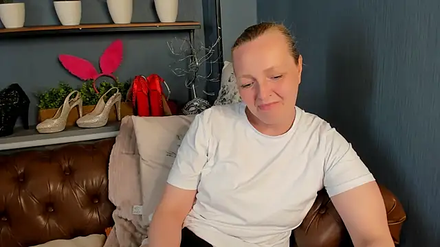 Snapshot of Karen_Villis chatting on June 2026 10:18:01 AM Karen Villis online show from June 2026 10:18:01 AM