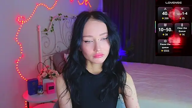  holly berry  online show from September 2025 01:22:02 AM