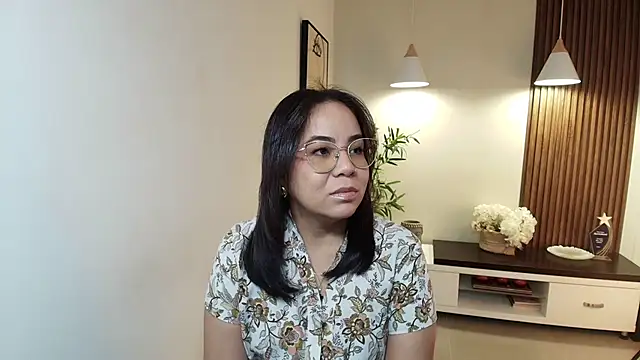  Victoria Collins online show from April 2026 12:01:01 PM