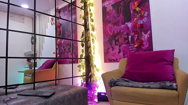 floraginette online show from November 2025 06:19:01 PM