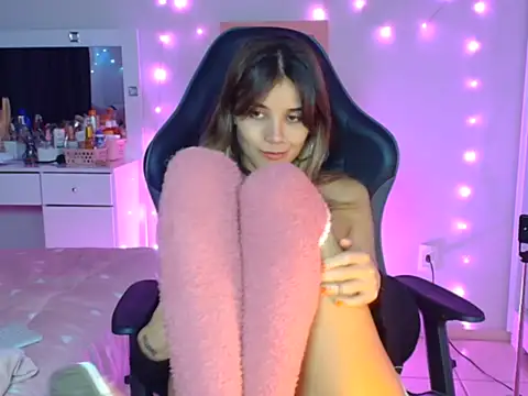 Isis-lavier online show from October 2025 04:57:01 AM