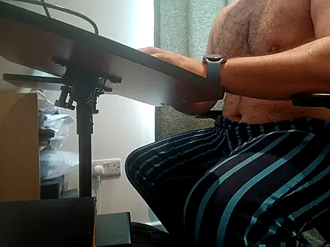 Snapshot of CloudyMuscleBeefy chatting on October 2025 01:20:01 PM CloudyMuscleBeefy online show from October 2025 01:20:01 PM