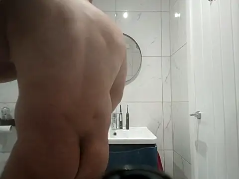 Snapshot of CloudyMuscleBeefy chatting on October 2025 06:18:02 PM CloudyMuscleBeefy online show from October 2025 06:18:02 PM