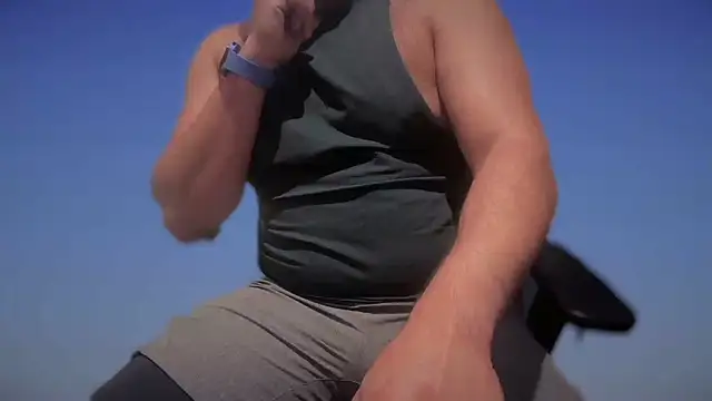 Snapshot of CloudyMuscleBeefy chatting on October 2025 03:57:02 PM CloudyMuscleBeefy online show from October 2025 03:57:02 PM