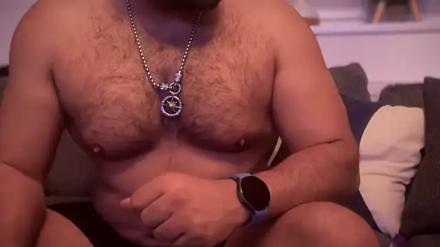 Snapshot of CloudyMuscleBeefy chatting on October 2025 11:27:02 PM CloudyMuscleBeefy online show from October 2025 11:27:02 PM