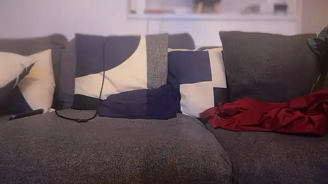 Snapshot of CloudyMuscleBeefy chatting on November 2025 11:09:01 AM CloudyMuscleBeefy online show from November 2025 11:09:01 AM