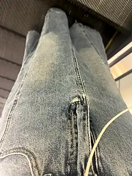 xiaoyuan01 online show from September 2025 01:50:01 AM