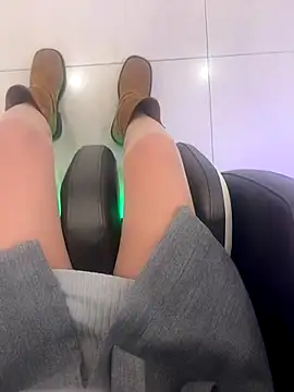 xiaoyuan01 online show from October 2025 02:45:01 AM