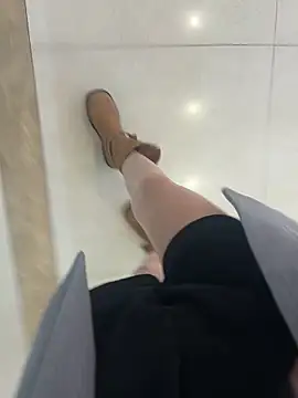 xiaoyuan01 online show from November 2025 03:28:01 AM