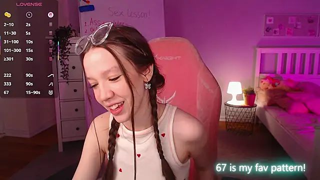 Snapshot of Shriya_Sarann chatting on November 2025 02:06:02 PM Shriya Sarann online show from November 2025 02:06:02 PM