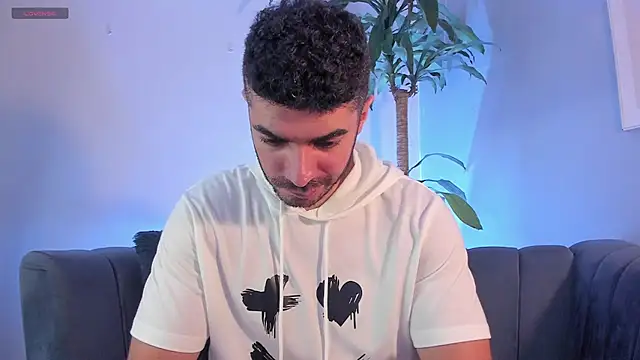 AxelThompson  online show from January 2026 11:13:01 AM